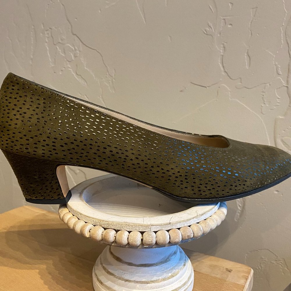Salvatore Ferragamo, Olive Green, Leather Pump, Size 10